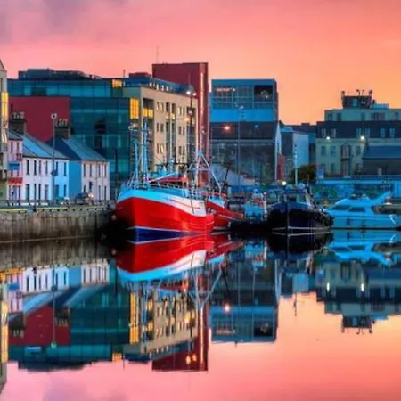 Apartment Stylish & Modern 6-bed Townhouse W/parking