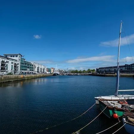 Stylish & Modern 6-bed Townhouse W/parking Apartamento Galway