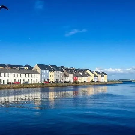 Apartamento Stylish & Modern 6-bed Townhouse W/parking Galway