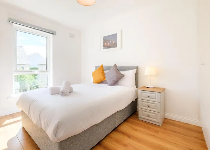 Apartment Stylish & Modern 6-bed Townhouse W/parking Galway