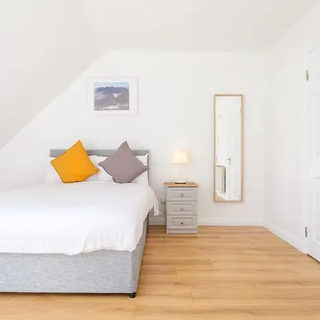 Apartman Stylish & Modern 6-bed Townhouse W/parking